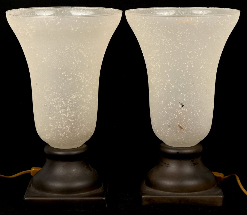 Een set tafellampen, glas en keramiek, gemerkt De Heg, Holland.