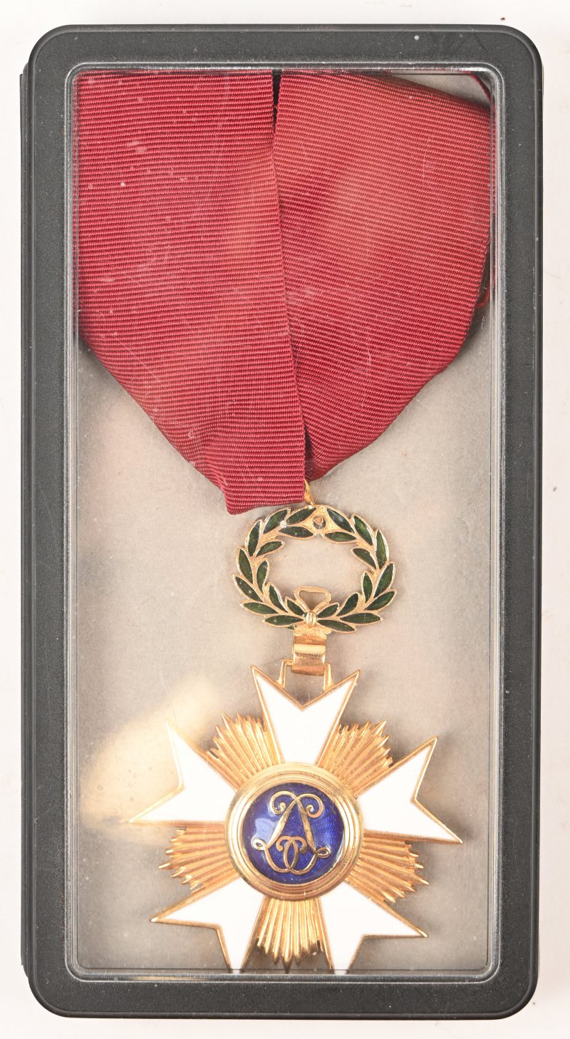 Het kruis van de commandeur. Medaille van de kroonorde, ingesteld door Leopold 2.