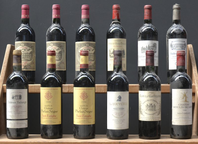 Lot rode bordeaux        aantal: 12 bt    Clos La Gaffelière A.C. St-Emilion grand cru   M.C.  1995  aantal: 1 bt    Le Louvetier A.C. Pessac-Léognan   M.P.  1996  aantal: 1 bt    Ch. Phélan-Ségur A.C. St-Estèphe Cru bourgeois exceptionnel  M.C.  1996  aantal: 2 bt    Ch. Balangé A.C. St-Estèphe   M.P.  1996  aantal: 1 bt    Ch. Duluc A.C. St-Julien   M.C.  1997  aantal: 3 bt    Ch. Dutruch Grand Poujeaux A.C. Moulis Grand cru bourgeois exceptionnel  M.C.  1998  aantal: 1 bt    Ch. Moulin de Sarpe A.C. St-Emilion Grand cru bourgeois exceptionnel  M.C.  1998  aantal: 1 bt    Ch. Croque-Michotte A.C. St-Emilion grand cru classé   M.C.  1998  aantal: 1 bt    Ch. Soutard A.C. St-Emilion grand cru classé   M.C.  1998  aantal: 1 bt
