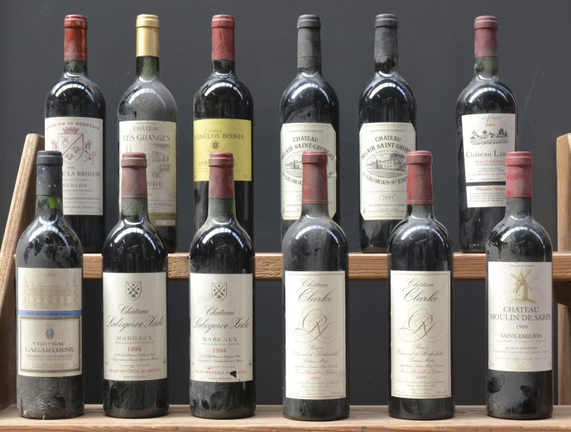 Lot rode bordeaux        aantal: 12 bt    Ch. Lagarosse A.C. 1e Côtes de Bordeaux   M.C.  1991  aantal: 1 bt    Ch. Labégorce-Zédé A.C. Margaux Cru bourgeois exceptionnel  M.C.  1994  aantal: 2 bt    Ch. Clarke A.C. Listrac Cru bourgeois  M.C.  1999  aantal: 2 bt    Ch. Moulin de Sarpe A.C. St-Emilion   M.C.  1999  aantal: 1 bt    Ch. La Bridane A.C. St-Julien Cru bourgeois  M.C.  1999  aantal: 1 bt    Ch. Les Granges A.C. Médoc   M.C.  2000  aantal: 1 bt    Ch. L’Enclos Bonis A.C. St-Estèphe   M.C.  2001  aantal: 1 bt    Ch. Belair St-Georges A.C. St-Georges-St-Emilion   M.C.  2001  aantal: 2 bt    Ch. Landat A.C. Haut-Médoc   M.C.  2005  aantal: 1 bt