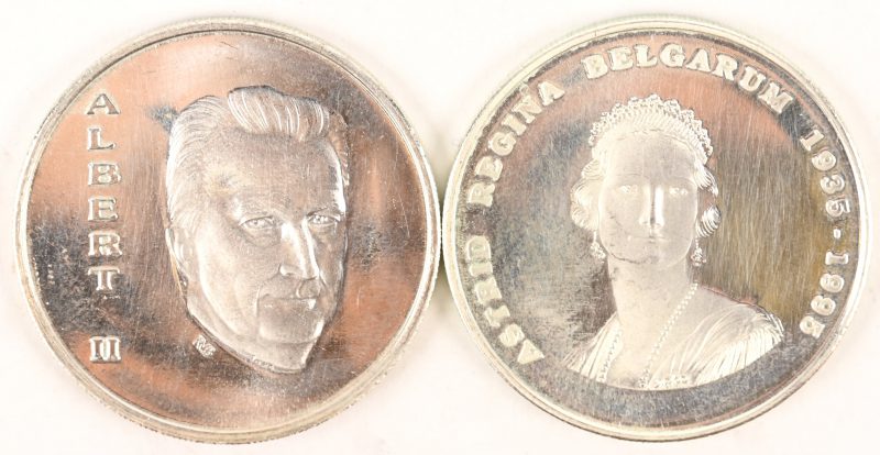 Lot van 2 zilveren munten. Albert II en Astrid.