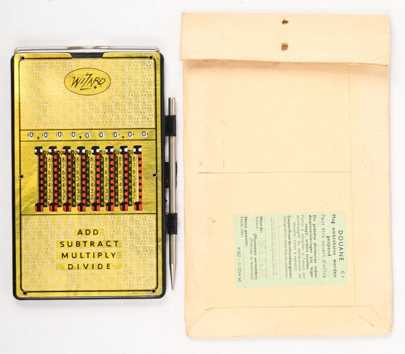 Vintage analoog rekenmachine. Made in West Germany.