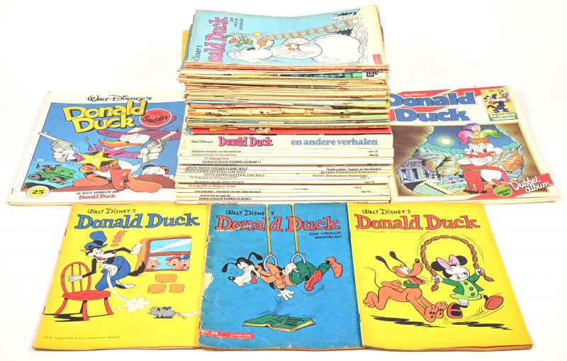 Donald Duck stripmagazine, losse nummers van verschillende jaren. Toegevoegd een lot strips uitgegeven door Walt Disney.