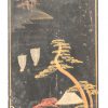 Japanse pennendoos, zwart gelakt met een decor van eilanden en schepen.