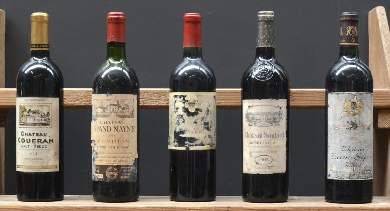 Lot rode bordeaux        aantal: 5 bt    Ch. Coufran A.C. Haut-Médoc Cru bourgeois  M.C.  2001  aantal: 1 bt    Ch. Grand-Mayne A.C. St-Emilion grand cru classé   M.C.  1978  aantal: 1 bt    Ch. Soutard A.C. St-Emilion grand cru classé   M.C.  1995  aantal: 1 bt    Ch. Beauséjour-Bécot A.C. St-Emilion grand cru classé   M.C.  1998  aantal: 1 bt    Ch. Lafleur-Gazin A.C. Pomerol   M.C.    aantal: 1 bt Beschadigd etiket