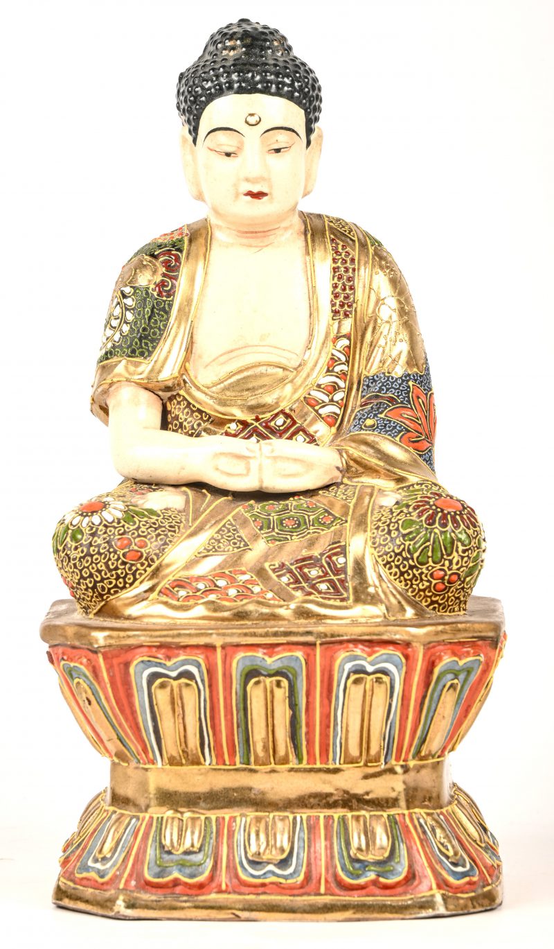 Een Japanse porseleinen Satsuma Buddha. Tweede helft van de 20ste eeuw.