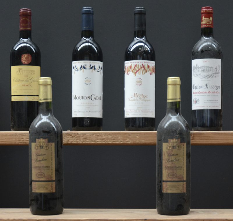 Lot rode bordeaux        aantal: 6 bt    Ch. Beaulieu A.C. Lalande-de-Pomerol   M.C.  2009  aantal: 2 bt    Ch. Lassègue A.C. St-Emilion grand cru   M.C.  2000  aantal: 1 bt    Médoc Baron Philippe A.C.   M.O.  2000  aantal: 1 bt    Mouton-Cadet A.C. Bordeaux  Baron Philippe de Rothschild S.A. M.O.  2000  aantal: 1 bt    Ch. de Gravières A.C. Graves   M.C.  1998  aantal: 1 bt