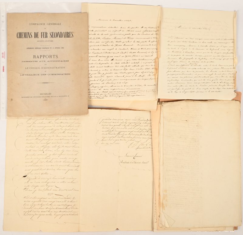 Een lot van 18e en 19e eeuwse officiële brieven en documenten.