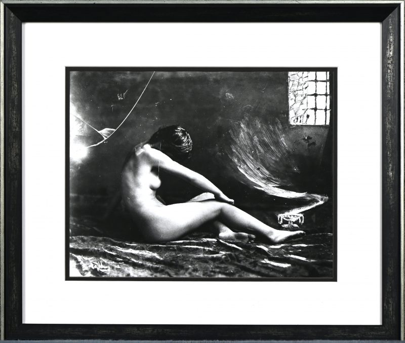 ‘Nudo Femminile’, bewerkte herdruk van een fotonegatief uit de jaren 20 van vorige eeuw. Door Farabolafoto, Milaan.