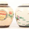 Een gemberpot met label van ‘The China Ginger Preservation Co.’. Met afsluitende kurk en deksel. Toegevoegd een exemplaar zonder deksel.