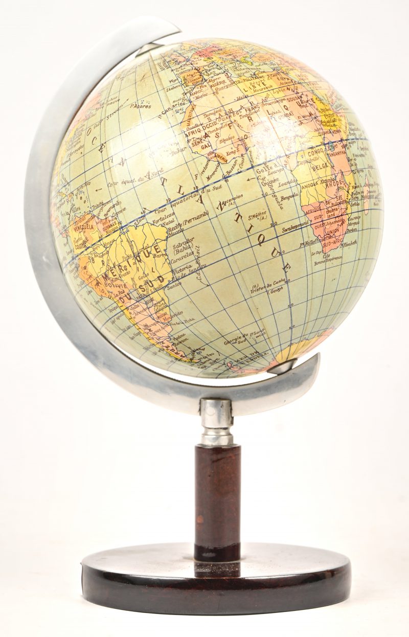 Een kleine vintage wereldbol.