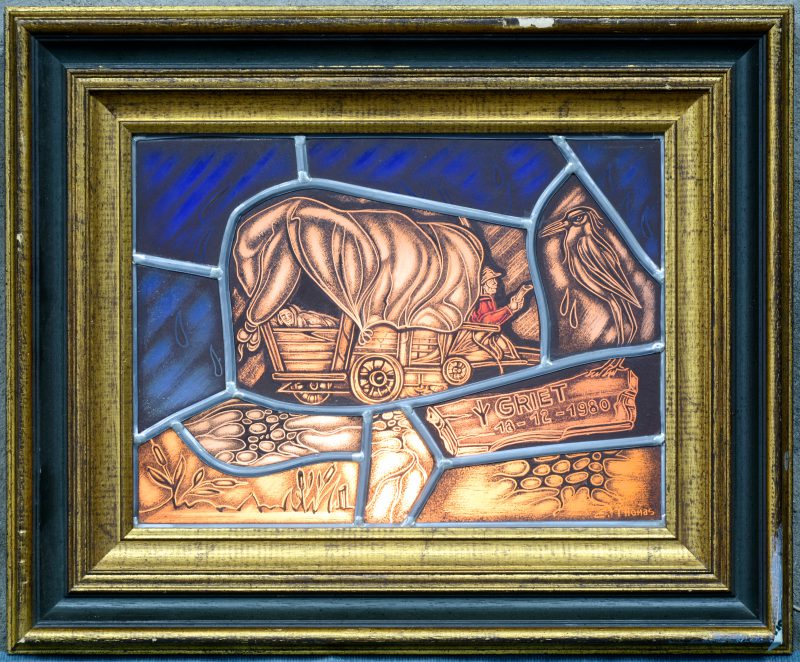 “Griet 16-12-1980”. Een glasraam in lichtbak naar aanleiding van een geboorte. Gesigneerd en gedateerd 1987.
