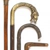 Lot van 4 wandelstokken waarvan 1 met leeuwenkop en 1 art nouveau handvat met zilvermerk 800.
