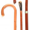 Lot van 3 houten wandelstokken waarvan 1 een paraplu is. Het scherm van de paraplu is gescheurd.