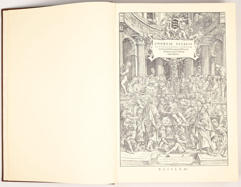 Een heruitgave uit 1964 van het boek De Humani Corporis Fabrica door Andreas Vesalius uit 1543.