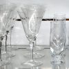 Een set van 32 kristallen glazen in vier verschillende formaten. Water, rode en witte wijn en longdrinkglazen.