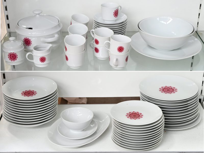 Vintage 12 delig servies, Mitterteich. Mist 1 koffiekopje.