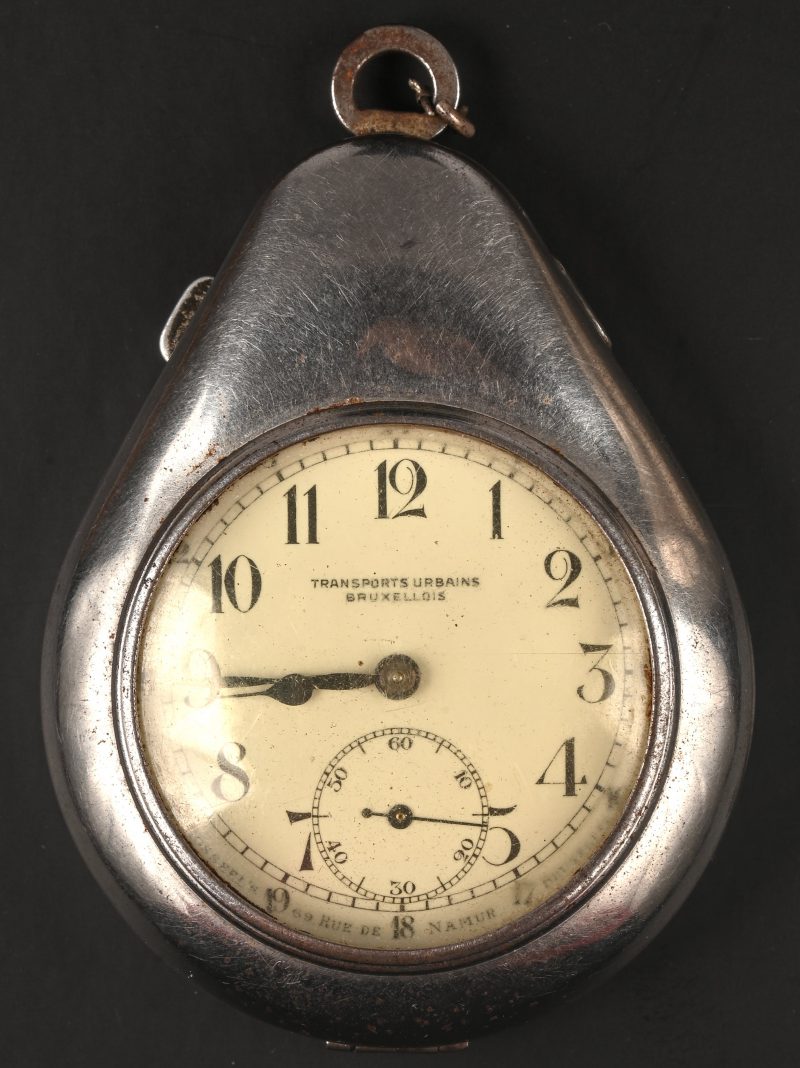 Een klassieke zakhorloge in etui. Gemerkt. Transports urbains Bruxellois. Rosseel’s.