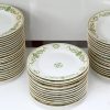 Een 66-delig porseleinen servies, Limoges France, A. Lanternier & Co.Bestaande uit 21 platte borden, 7 diepe borden, 13 dessertborden, 3 terrines, 2 sauskommen, 1 grote kom, 9 schalen/schaaltjes en een gebakschaal op voet.