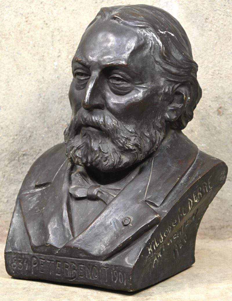 “Peter Benoit”, een plaasteren buste, gesigneerd Hildebert Derre, Antwerpen 1920.