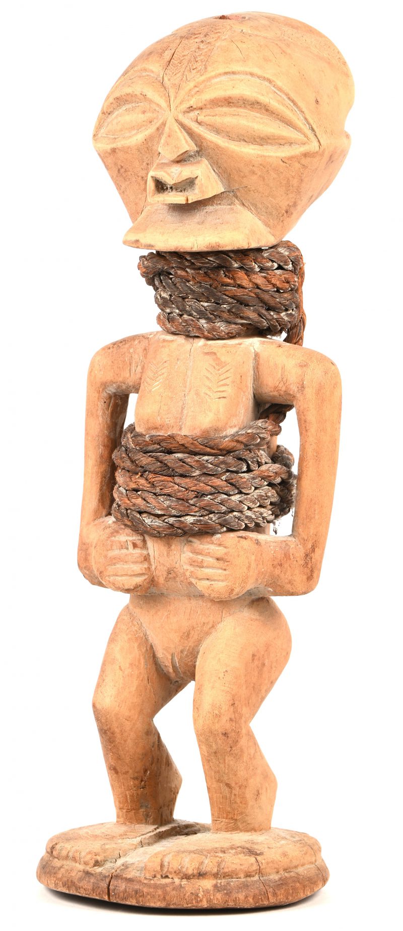 Een Afrikaans vruchtbaarheidsbeeldje van de Songe, Congo. Hout en touw.