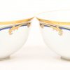 Een set van twee grote borden en twee kopjes met schoteltjes. Decor; ‘La Maison Du Prince’. Limoges voor Cartier. Met originele verpakking.