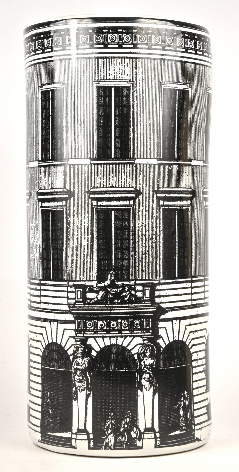 Een Italiaanse porseleinen design vaas met architecturaal decor.