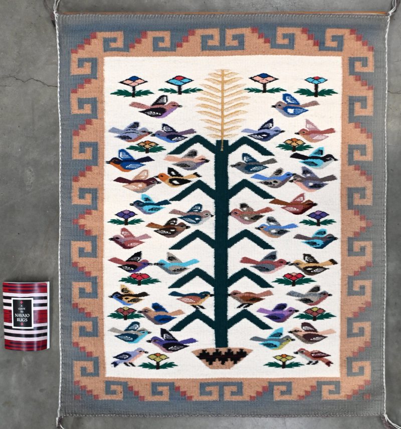 “Tree of life”, een handgeweven wollen Navajo wandtapijt door Bruce Nez, met gids over Navajo tapijten.
