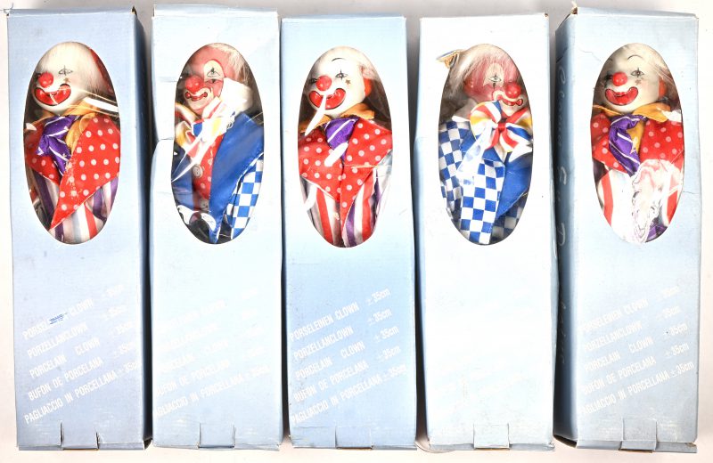 Een lot van 5 porseleinen clowns in hun originele verpakking.