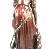 ‘Jonge moeder met twee kinderen’, een polychroom gepatineerd bronzen beeld op een zwart marmeren voet. Getekend Rousseau.