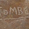 Een bronzen beeldje van een man met lendendoek, gekneveld aan een paal. Getekend; Dr. Tombeur. Gemonteerd op een groen marmeren voetje.
