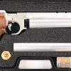 Een Steyr LP-10 luchtdrukpistool in koffer. Met extra gastank, een setje gereedschap en loodjes.