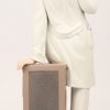 Een porseleinen doktersbeeld, gemerkt Lladro, 1992. Wijsvinger afgebroken/ontbreekt.