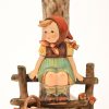 “Just resting”, een porseleinen tafellampje, Goebel, Hummel, nr 225/1, periode 1990 - 1999.