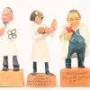 Een lot van vijftien houten beeldjes van artsen. Jaschke figuren en anderen, Duitsland.