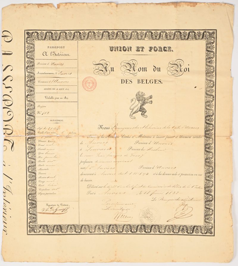 Een oud Belgisch paspoort, uitgegeven op 18 februari 1832 onder nummer 712. Dit document diende naast identiteitsbewijs ook als reisdocument en bevat het verzoek om de drager te helpen in geval van nood.