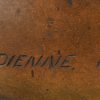 ‘La Victoire Ailée’ een gepatineerd bronzen beeld op zwart marmeren basis. Getekend; Marqueste. Draagt achteraan de naam; F. Barbedienne, fondeur.