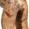 Drie etnische beeldjes. Een hurkend meisje van terracotta (een arm ontbreekt), een staande figuur van natuursteen en een figuurtje met metalen kroeshaar.