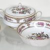 Een Noritake porseleinen eetservies waaronder: 18 soepborden, 18 platte borden een soepterrine, twee schotels, twee kommen en een sauskom. Een koffieservies waaronder: koffie, suiker zonder deksel en melkpot, 12 grote en 12 kleine koppen met schoteltjes en 12 grote en 12 kleine dessertborden Japan, asian dream.