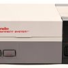 Een originele NES (Nintendo Entertainment System) Eerste editie PAL (Benelux) volledig, in originele verpakking en in nieuwstaat. Model: NESE-001 HOL PE4271716.