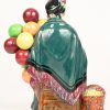 ‘The Old Balloon Seller’, een beeldje in meerkleurig porselein, gemerkt ‘Royal Doulton’ en genummerd HN1315.
