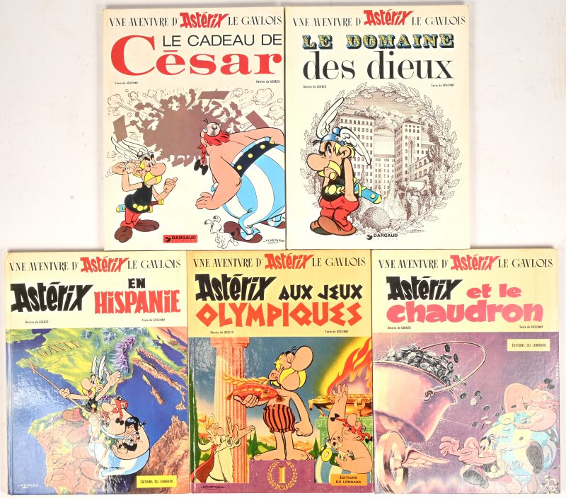 - Astérix aux Jeux Olympiques. Ed. du Lombard 1966 (C° Dargaud 1968, DL 3°/1968). Zeer goede staat.- Astérix et le Chaudron. Ed. Dargaud 1969 (C° Dargaud 1969, DL 1°/1969). Goede staat (pagina's komen stilaan los, naam op titelblad). - Astérix en Hispanie. Ed. du Lombard 1966 (C° Dargaud 1969, DL 4°/1969). Zeer goede kaft, matige staat (pagina's komen stilaan los, naam op titelblad).- Le Domaine des Dieux. Ed. Dargaud 1971 (C° Dargaud Canada 1971, DL 1°/1979). Zeer goede staat, Uitgegeven in Canada.- Le Cadeau de César. Ed. Dargaud (C° Dargaud Canada 1974, DL 4°/1978). Zeer goede staat.