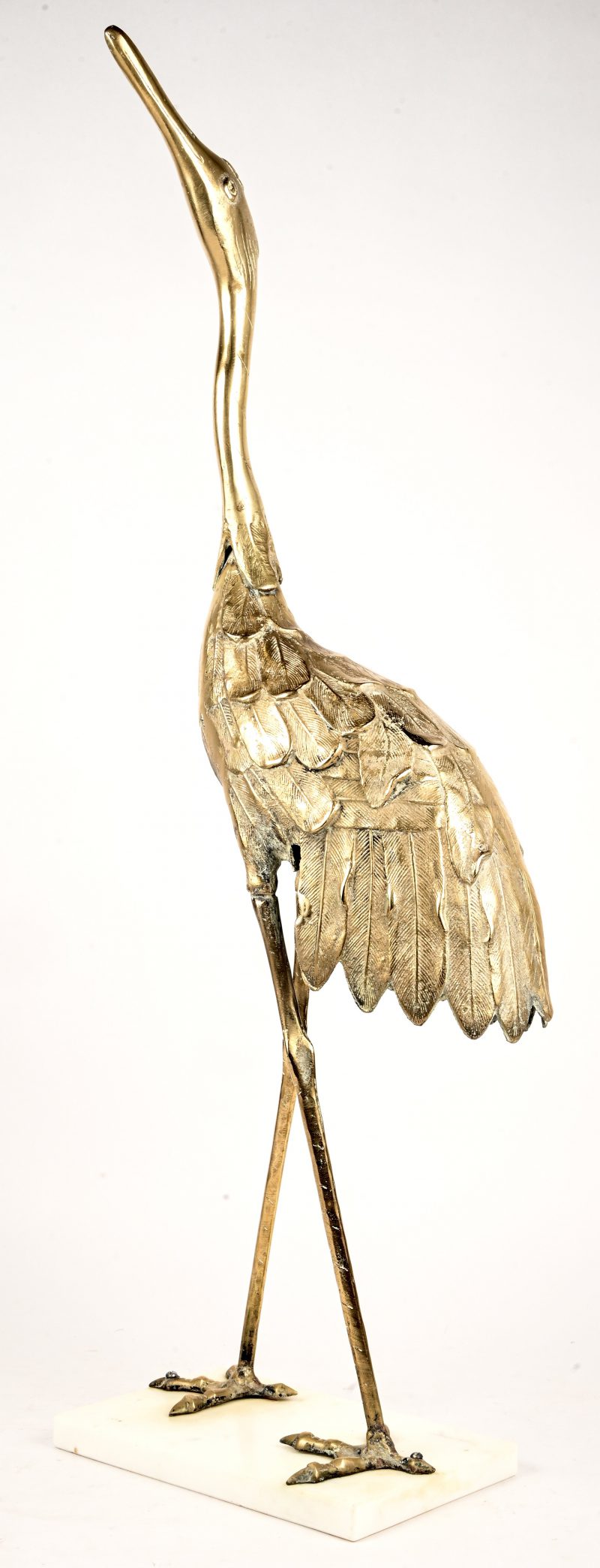 “Reiger”, een messing beeld, Hollwood Regency stijl, op marmeren voetje.