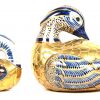 Vier vogels bestaande uit 2 stuks cloisoné op koper en 2 meerkleurig aadewerken met koperen delen. Staart van de kleinste eend gedeukt.