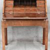 Een kleine secretaire in Georgian stijl in 2 delen.