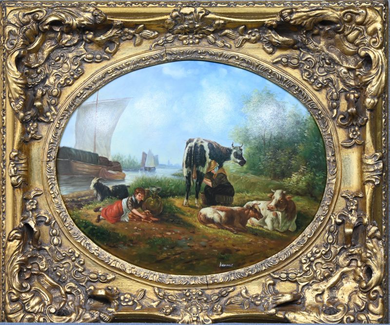 ‘Koeien melken aan de waterkant’, olieverf op ovaal bolvormig paneel. Naar de 19e eeuw, getekend; Kuomil.