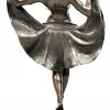 “Big Windy Day”. Een brons gesculpteerd beeldje van een haremdanseres met openslaande rok. Naar Nam Greb - Franz Xavier Bergman.