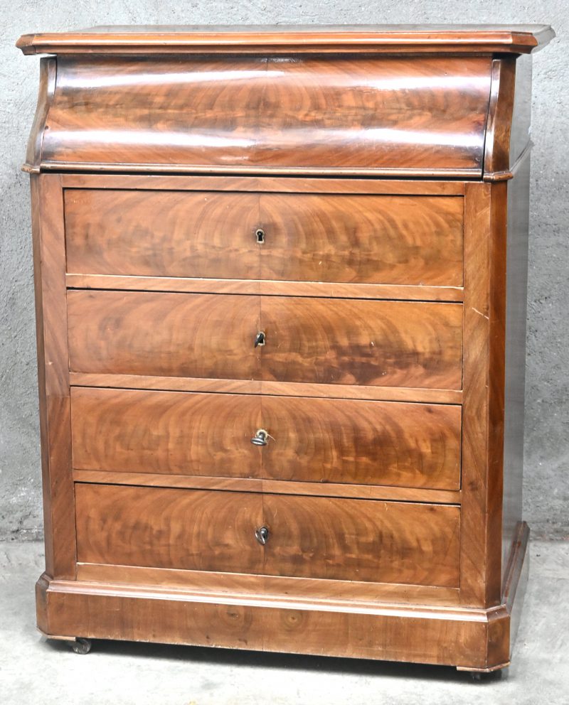 Een kaptafel/kast met laden in Louis Philippe stijl, marmeren blad binnenin, op wieltjes, spiegel manco.