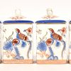 Een set van zes porseleinen ‘kruidenpotten’ met als opschrift; Opium, Cyanic, Novocaine, Digitalis, Arsenicum en Morfine.