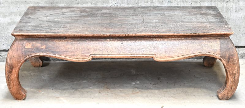 Een Chinese salontafel midden 20ste eeuw.